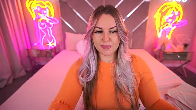 Snapshot of KiraCandyS chatting on 10.27.25 KiraCandyS online show from 10.27.25