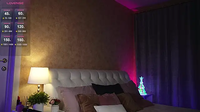 Snapshot of Amely_Young chatting on 12.21.24 Amely Young online show from 12.21.24