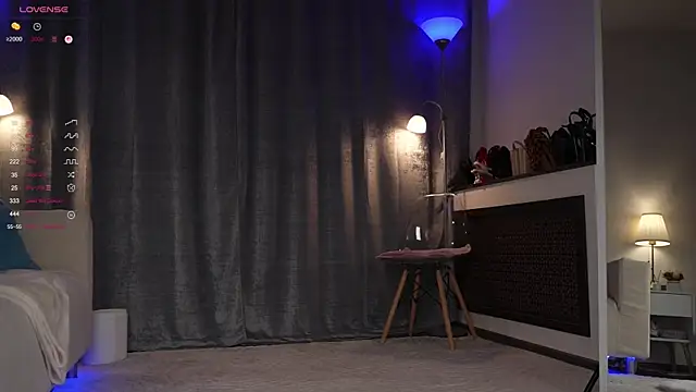 Snapshot of Amely_Young chatting on 09.15.25 Amely Young online show from 09.15.25