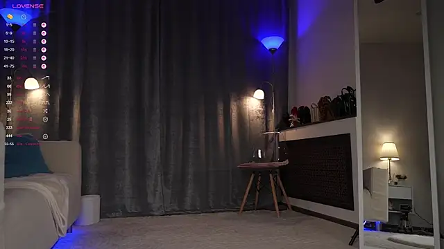 Snapshot of Amely_Young chatting on 09.18.25 Amely Young online show from 09.18.25