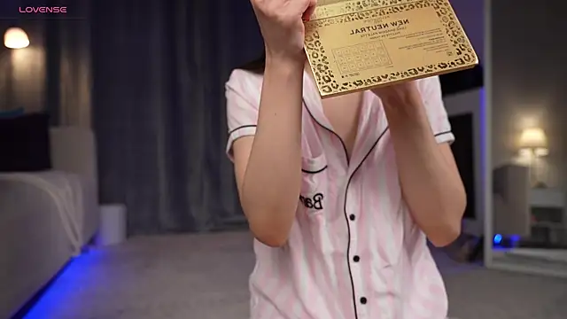 Snapshot of Amely_Young chatting on 10.04.25 Amely Young online show from 10.04.25