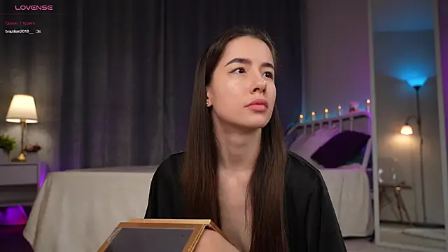 Snapshot of Amely_Young chatting on 11.13.25 Amely Young online show from 11.13.25