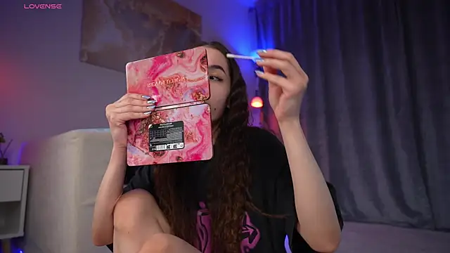 Amely Young online show from 04.12.26