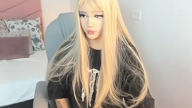 Snapshot of celestica_rose chatting on 01.25.25 celestica rose online show from 01.25.25