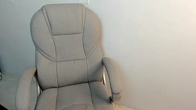 Snapshot of celestica_rose chatting on 03.04.25 celestica rose online show from 03.04.25