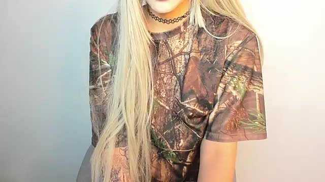 Snapshot of celestica_rose chatting on 03.11.25 celestica rose online show from 03.11.25