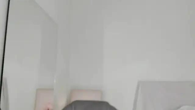 Snapshot of celestica_rose chatting on 11.18.25 celestica rose online show from 11.18.25