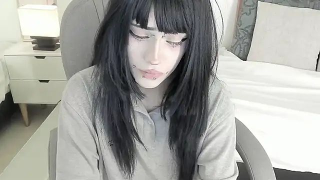 Snapshot of celestica_rose chatting on 11.22.25 celestica rose online show from 11.22.25