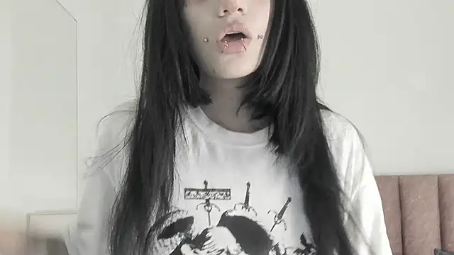 Snapshot of celestica_rose chatting on 11.24.25 celestica rose online show from 11.24.25