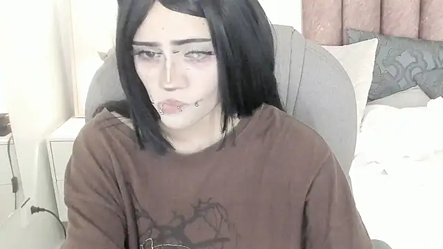 Snapshot of celestica_rose chatting on 12.01.25 celestica rose online show from 12.01.25