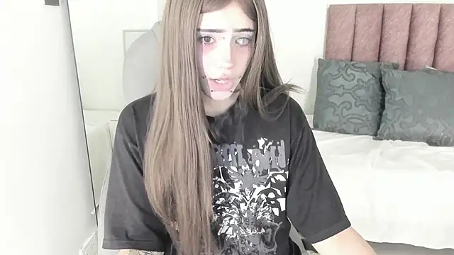 Snapshot of celestica_rose chatting on 01.13.26 celestica rose online show from 01.13.26