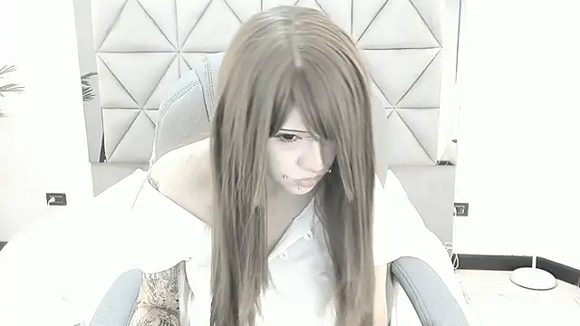 Snapshot of celestica_rose chatting on 02.24.26 celestica rose online show from 02.24.26