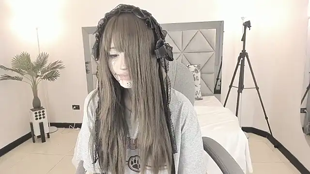 Snapshot of celestica_rose chatting on 02.28.26 celestica rose online show from 02.28.26