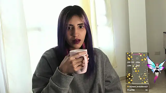 Snapshot of linnie_ chatting on 12.12.24 linnie online show from 12.12.24