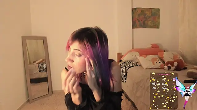 Snapshot of linnie_ chatting on 01.12.25 linnie online show from 01.12.25