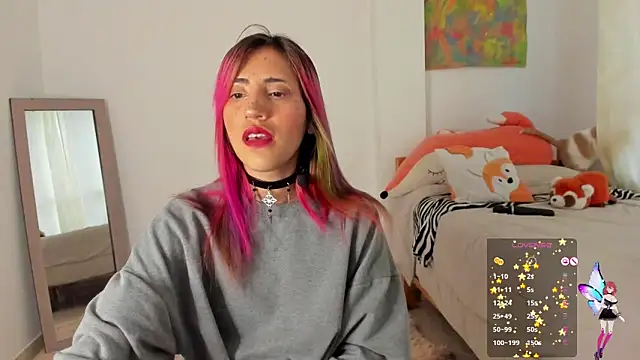 Snapshot of linnie_ chatting on 01.26.25 linnie online show from 01.26.25