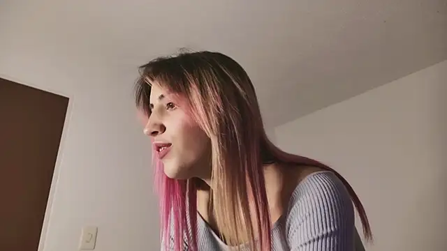 Snapshot of linnie_ chatting on 03.07.25 linnie online show from 03.07.25