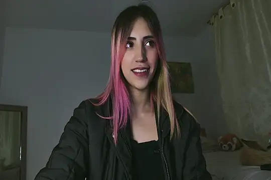 Snapshot of linnie_ chatting on 03.07.25 linnie online show from 03.07.25