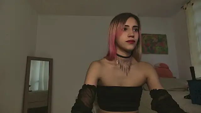 Snapshot of linnie_ chatting on 03.08.25 linnie online show from 03.08.25