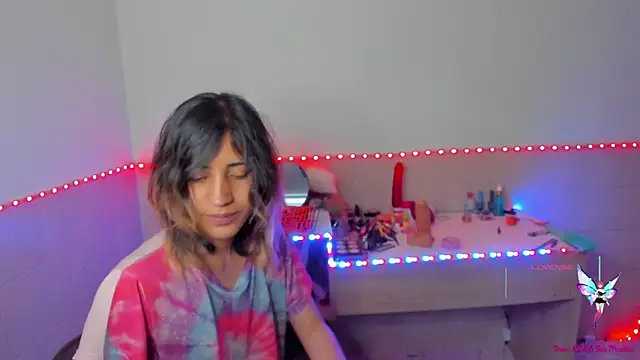 Snapshot of linnie_ chatting on 09.16.25 linnie online show from 09.16.25