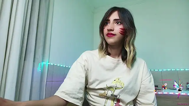 Snapshot of linnie_ chatting on 09.19.25 linnie online show from 09.19.25