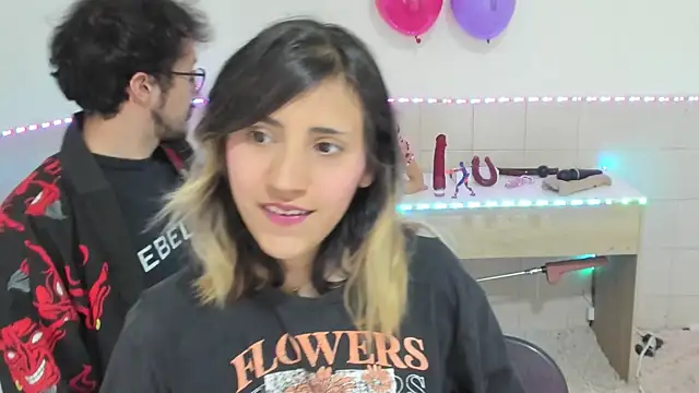 Snapshot of linnie_ chatting on 09.21.25 linnie online show from 09.21.25