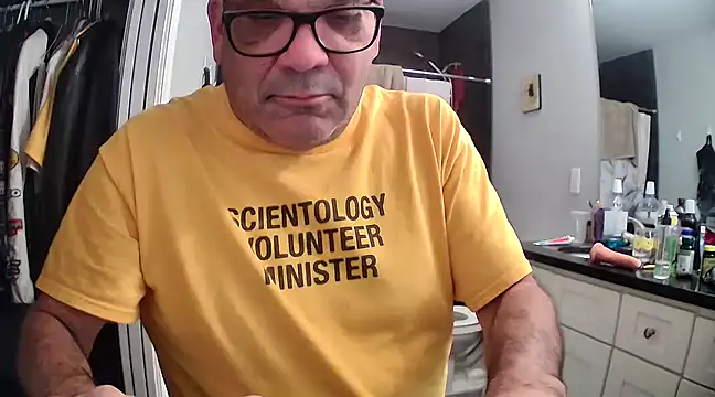 Snapshot of lou63ponce chatting on 12.17.24 lou63ponce online show from 12.17.24