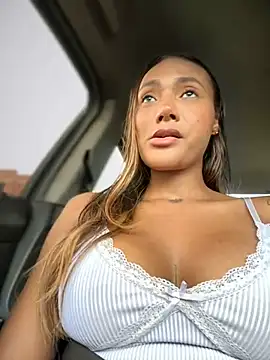 Snapshot of KyaraMiller chatting on 02.06.25 KyaraMiller online show from 02.06.25