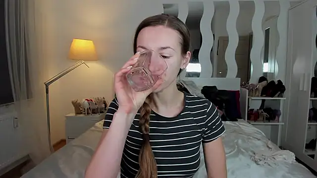 KateRedgar online show from 02.23.25