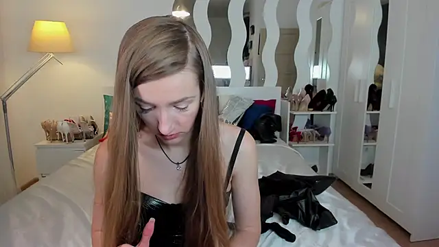 KateRedgar online show from 02.26.25