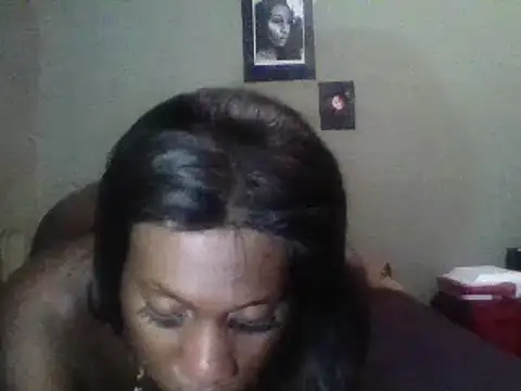 Snapshot of Moorella1 chatting on 03.10.25 Moorella1 online show from 03.10.25