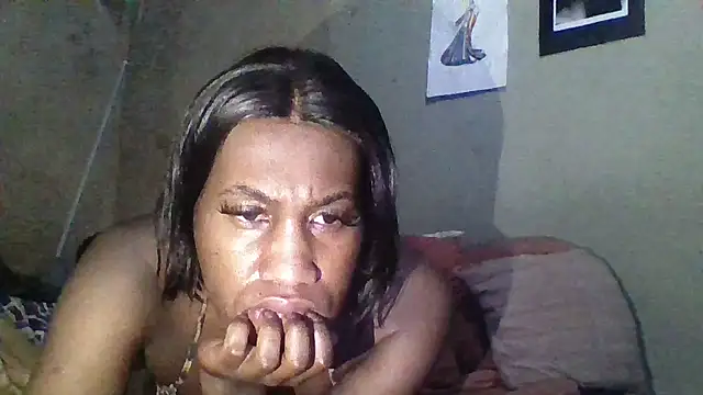 Snapshot of Moorella1 chatting on 09.16.25 Moorella1 online show from 09.16.25