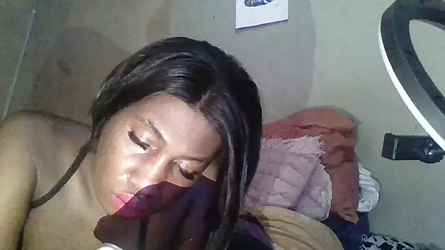 Snapshot of Moorella1 chatting on 09.22.25 Moorella1 online show from 09.22.25