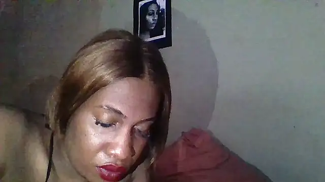 Snapshot of Moorella1 chatting on 09.27.25 Moorella1 online show from 09.27.25