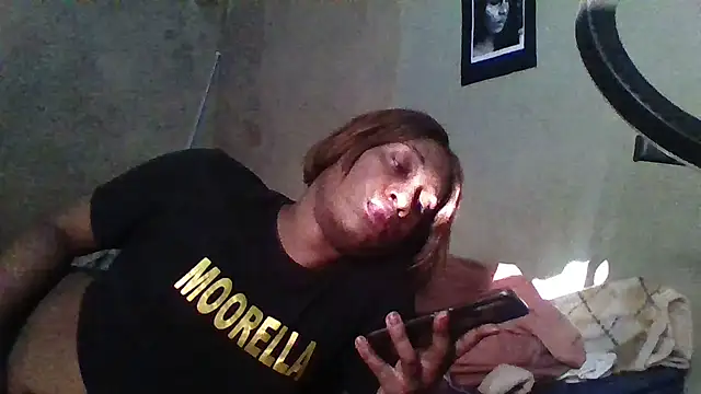 Snapshot of Moorella1 chatting on 10.05.25 Moorella1 online show from 10.05.25