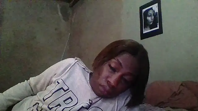 Snapshot of Moorella1 chatting on 10.06.25 Moorella1 online show from 10.06.25