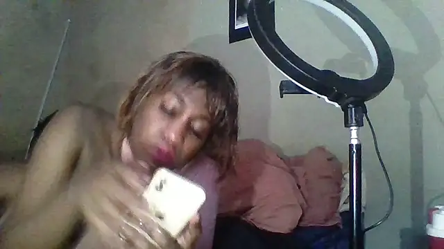 Snapshot of Moorella1 chatting on 10.07.25 Moorella1 online show from 10.07.25