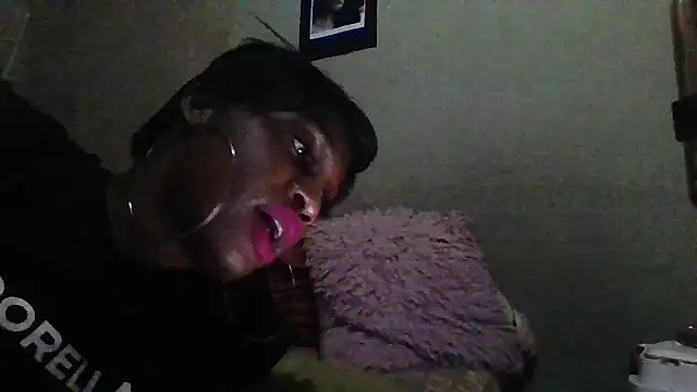 Snapshot of Moorella1 chatting on 10.08.25 Moorella1 online show from 10.08.25