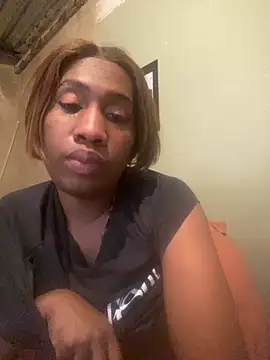 Snapshot of Moorella1 chatting on 10.24.25 Moorella1 online show from 10.24.25