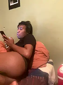 Snapshot of Moorella1 chatting on 11.11.25 Moorella1 online show from 11.11.25