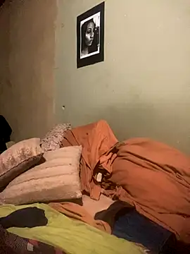 Snapshot of Moorella1 chatting on 11.12.25 Moorella1 online show from 11.12.25