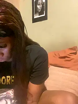 Snapshot of Moorella1 chatting on 11.17.25 Moorella1 online show from 11.17.25