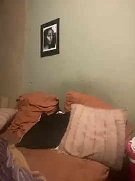 Snapshot of Moorella1 chatting on 11.23.25 Moorella1 online show from 11.23.25