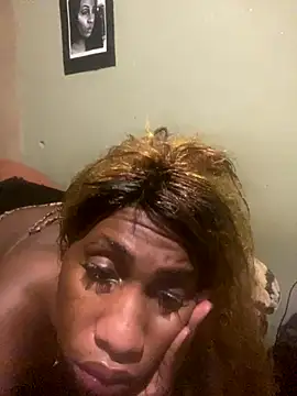 Snapshot of Moorella1 chatting on 11.27.25 Moorella1 online show from 11.27.25