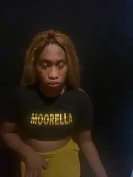 Snapshot of Moorella1 chatting on 11.27.25 Moorella1 online show from 11.27.25