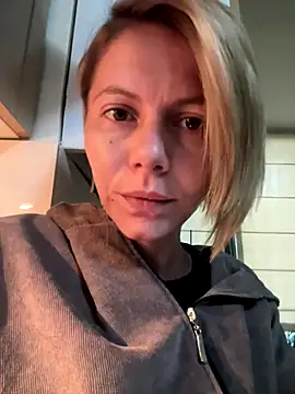 Snapshot of tanyagrey chatting on 10.01.25 tanyagrey online show from 10.01.25