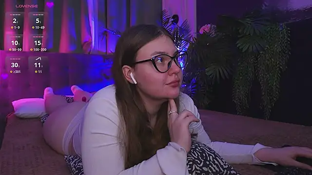 Snapshot of Mia__Peach chatting on 12.05.24 Mia Peach online show from 12.05.24