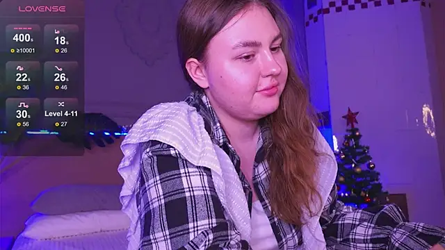 Snapshot of Mia__Peach chatting on 12.27.24 Mia Peach online show from 12.27.24