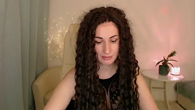 MaryMalory11 online show from 03.17.25