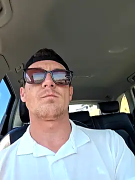 Snapshot of TheSouthernKing chatting on 10.10.25 TheSouthernKing online show from 10.10.25